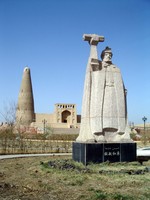 Also known as, "The Tower for Showing Gratitude to Eminhoja", this mosque was built in 1777 to commemerate a Uyghur military victory. That statue is of Eminhoja.