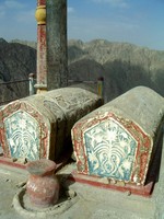The king, heartbroken, ordered this grave built so that Tzuohla and Tayir could always be together in the afterlife.