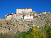 Looking up at Gyantse's fortress from the bottom, near the Anti-British Imperialism Museum.