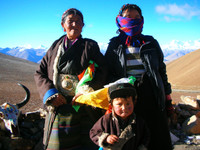 A Tibetan family posing for tourist dollars at Bangla Pass.