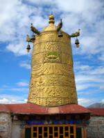 A big golden bell-type thing on top of the Jokhang Temple.