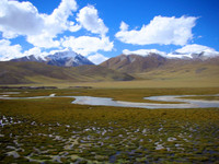 Now this is starting to look like Tibet. On the other side of these mountains lies scenic Namtso Lake.