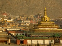 The sunrise bathes the Labrang Monastery (Laboleng Si) in golden sunlight.