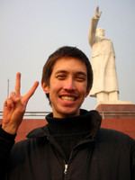 "Typical Chinese photo-pose" Chris in front of Chengdu's huge statue of Mao.