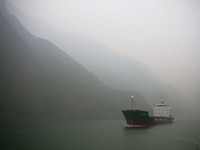Winter fog made the whole Three Gorges experience cold and spooky.